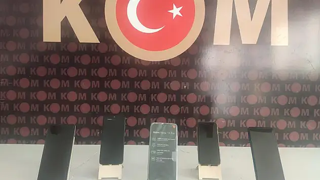 Konya'da 124 adet gümrük kaçağı telefon ele geçirildi
