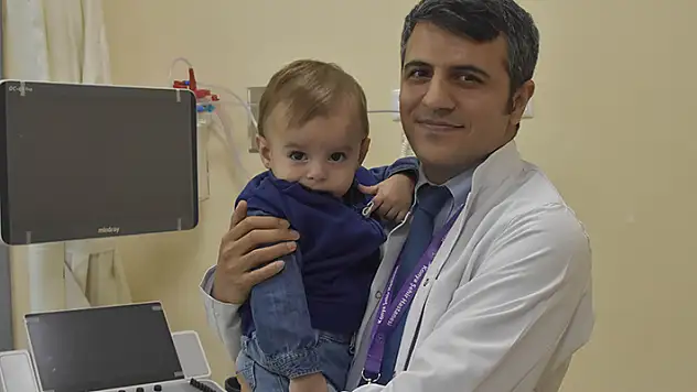 Konya'da 14 aylık bebeğin böbreğinden 40 taş çıkarıldı
