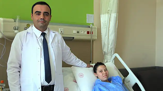 Konya'da 14 yaşındaki çocuğun kamburu ameliyatla düzeltildi
