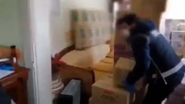 Konya'da 142 bin adet stok maske ve eldiven ele geçirildi