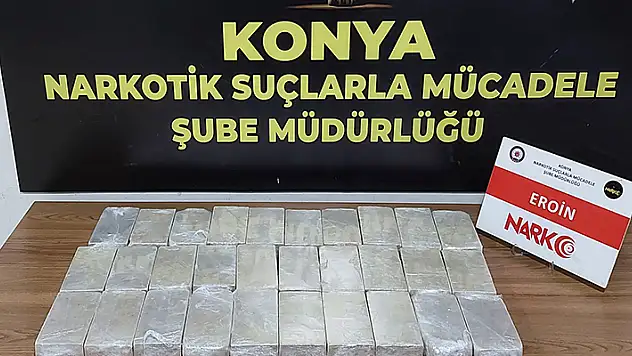 Konya'da 15 kilogram uyuşturucuyla yakalanan 2 zanlı tutuklandı
