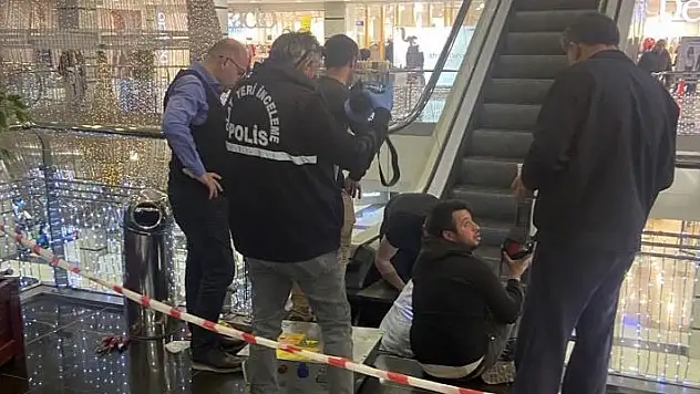 Konya'da 1,5 yaşındaki çocuğun yürüyen merdivende kopan 2 parmağı yerine dikildi
