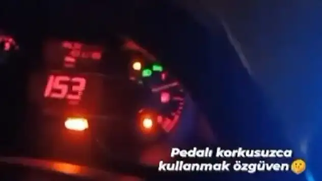 Konya'da 153 kilometre hızla yaptığı paylaşımla pes dedirten sürücüye 5 bin 15 lira ceza

