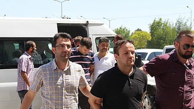 Konya'da 16 rütbeli askerden 12'si tutuklandı