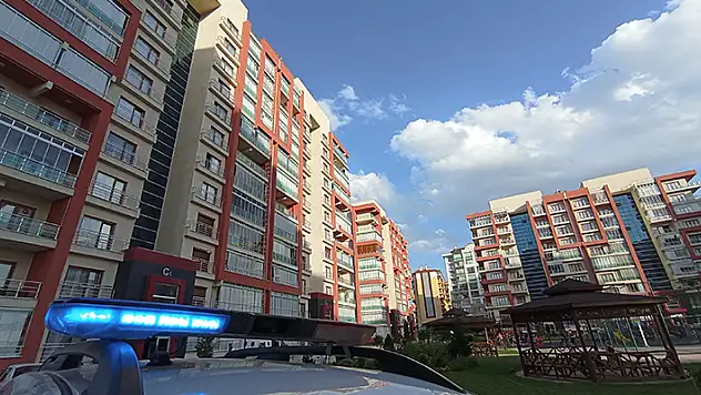 Konya'da 16 yaşındaki çocuk evdeki silahla oynarken kendini vurdu
