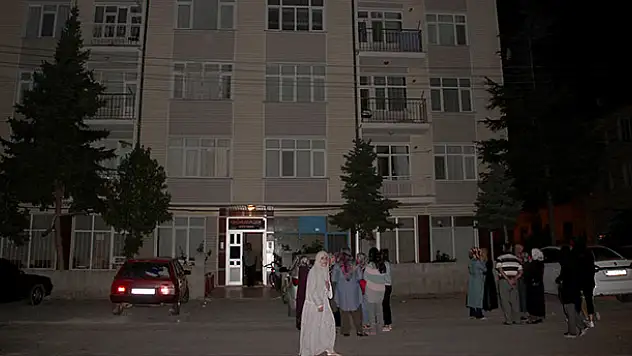 Konya'da 2 bina çökme tehlikesine karşı boşaltıldı