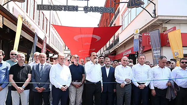 Konya'da 2'inci 'Tarihi Bedesten Alışveriş Günleri' büyük coşkuyla başladı