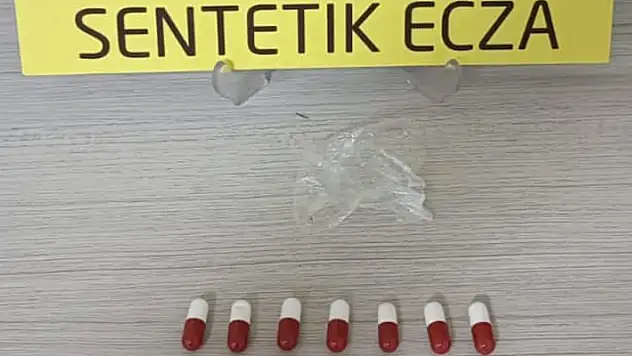 Konya'da 2 kişi araçta uyuşturucu kullanırken yakalandı 
