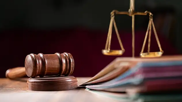 Konya'da 2 kişinin öldürülmesi, 3 kişinin yaralanmasıyla ilgili baba ve oğlunun yargılanması sürüyor
