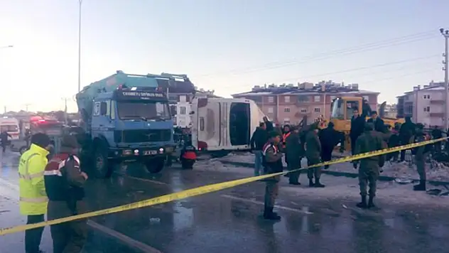 Konya'da 2 öğrencinin öldüğü okul servisi kazasının sanıkları yargılanıyor
