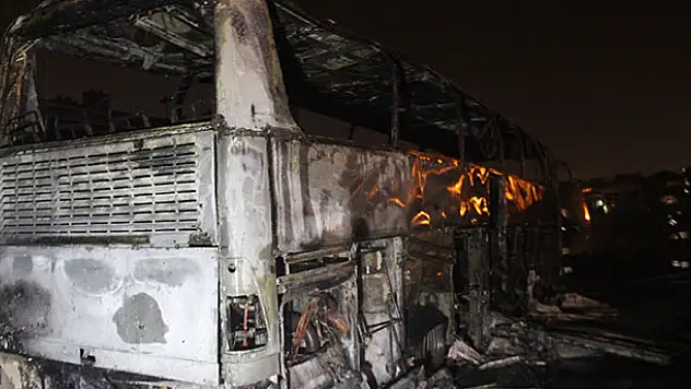 Konya'da 2 otobüs alev alev yandı