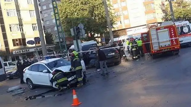 Konya'da 2 otomobil çarpıştı: 1 ölü, 2 yaralı

