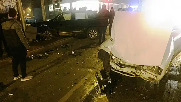 Konya'da 2 otomobil çarpıştı: 4 yaralı
