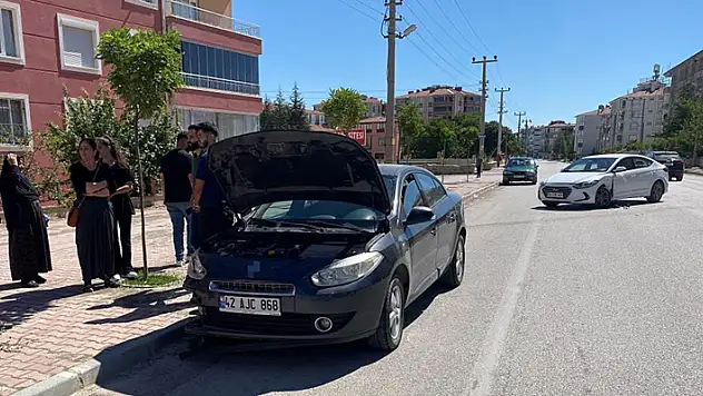 Konya'da 2 otomobil çarpıştı