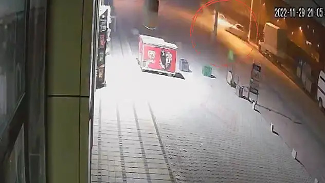 Konya'da 2 otomobil çarpıştı: 6 kişinin ölümden döndüğü kaza güvenlik kamerasında
