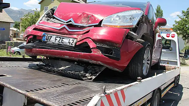 Konya'da 2 otomobil çarpıştı: 8 yaralı