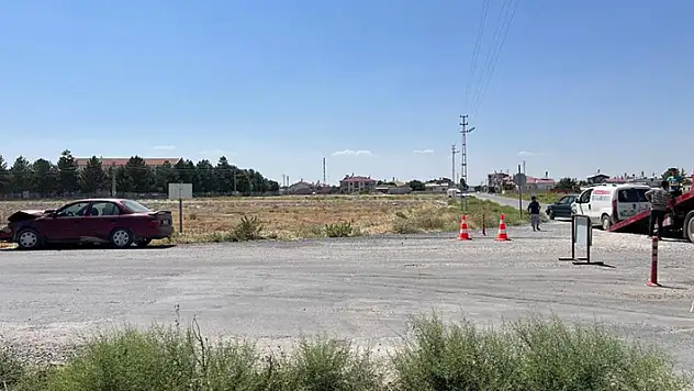 Konya'da 2 otomobilin çarpıştığı kazada 3 kişi yaralandı
