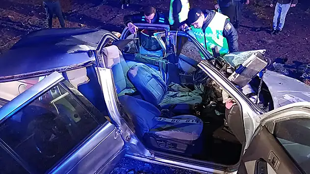 Konya'da 2 otomobilin çarpıştığı kazada 4 kişi öldü, 1 kişi yaralandı
