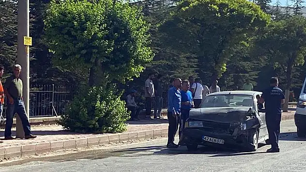 Konya'da 2 otomobilin çarpıştığı kazada 2 kişi yaralandı
