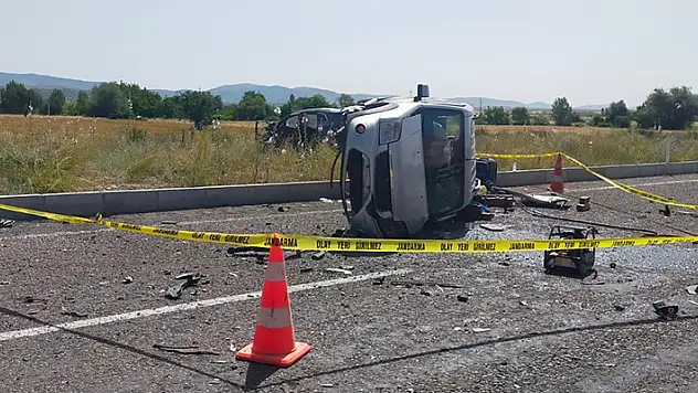 Konya'da 2 otomobilin çarpıştığı kazada, 1 kişi öldü, 5 kişi yaralandı
