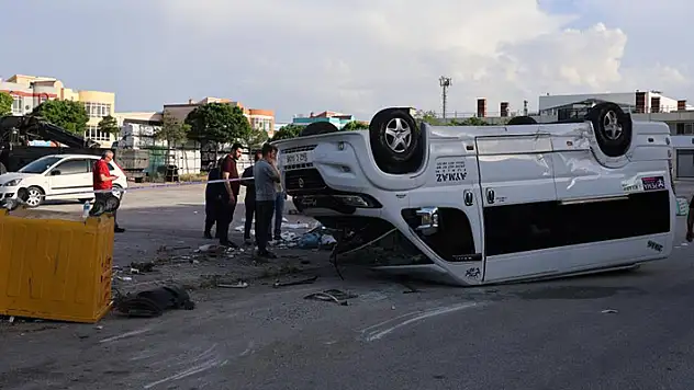 Konya'da 2 servis minibüsü çarpıştı: 7 yaralı
