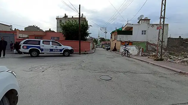 Konya'da 2 şüpheli, yolda para istedikleri kişiyi bıçakladı
