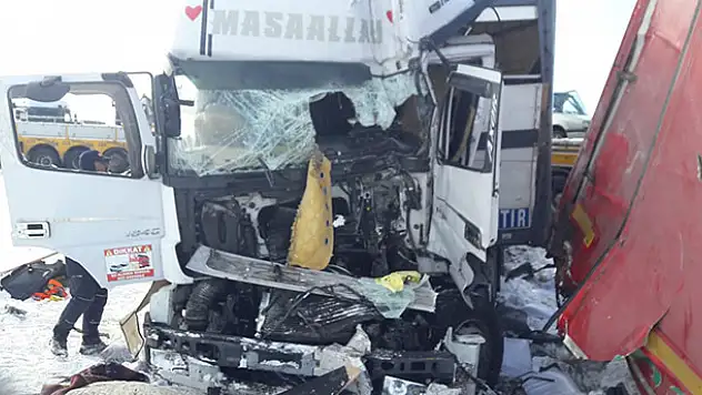 Konya'da 2 tır çarpıştı: 1 yaralı