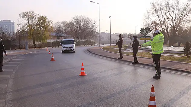Konya'da 2021'in ilk gününde cadde ve sokaklarda sessizlik hakim