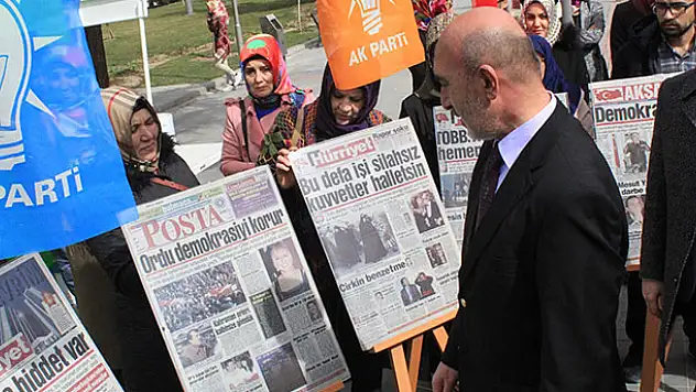 Konya'da '28 Şubat'ın Manşetleri Sergisi' açıldı