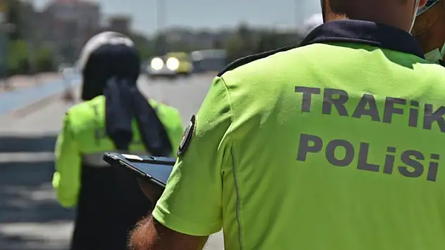Konya'da 3 bin 989 sürücüye ceza, 100 araç trafikten men edildi
