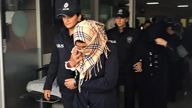 Konya'da 3 çocuğunu  sokağa terk eden anne baba adli kontrolle serbest kaldı