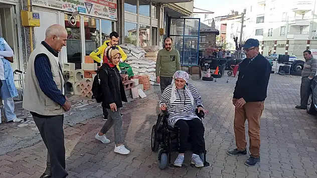 Konya'da 3 çocuk annesi kadın hayalini kurduğu akülü tekerlekli sandalyesine kavuştu
