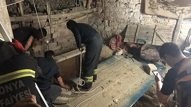 Konya'da 3 katlı binanın bodrumunda kuyu kazarken göçüğe düşen kişi kurtarıldı