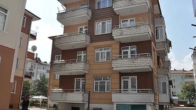 Konya'da 3. kattan düşen bebek ağır yaralandı