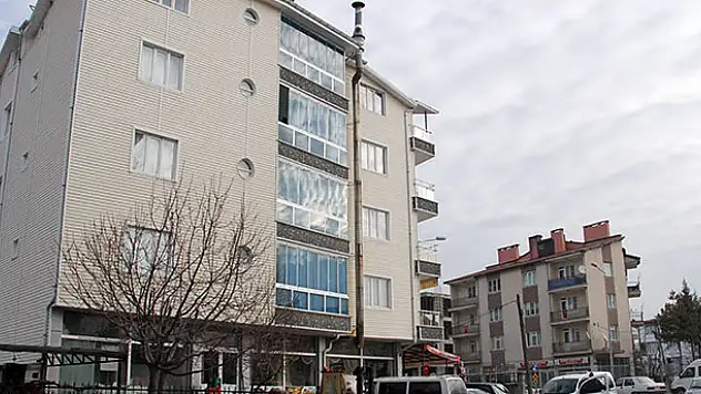 Konya'da 3. kattan düşen genç yaralandı