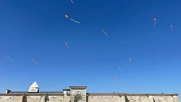 Konya'da 30 Ağustos dolayısıyla uçurtma şenliği düzenlendi
