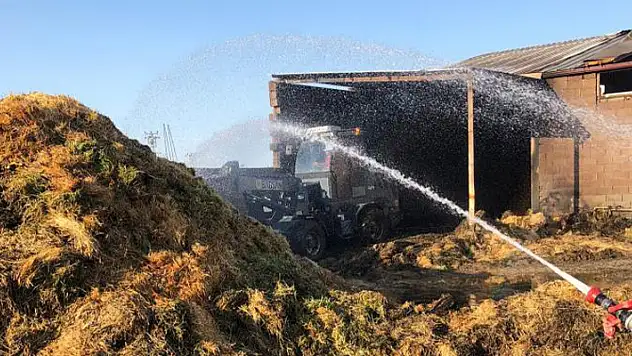 Konya'da 30 ton saman balyası yandı