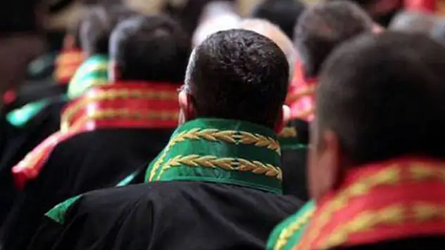 Konya'da 32 hakim ve savcı tutuklandı