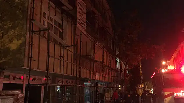 Konya'da 4 katlı binadaki bir dairede çıkan yangın hasara neden oldu