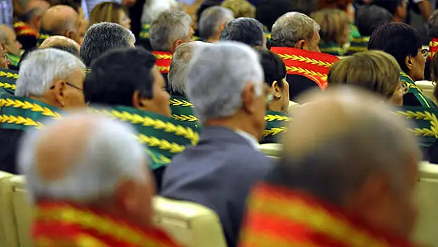 Konya'da 41 hakim ve savcı ile 44 askeri personele gözaltı