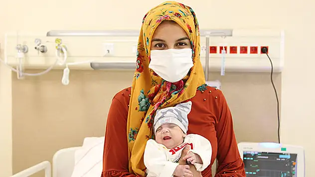 Konya'da 480 gram doğan bebek 167 günde hayata tutundu