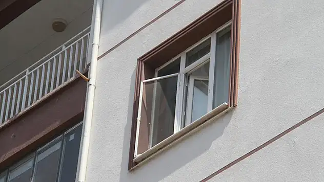 Konya'da 4'üncü kattan düşen engelli çocuk ağır yaralandı
