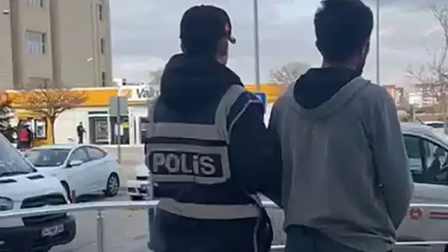 Konya'da 5 evden 1 milyon 50 bin liralık hırsızlık yaptığı iddia edilen 2 kişi tutuklandı
