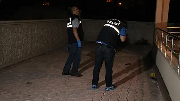 Konya'da 5'inci kattan düşerek hayatını kaybeden çocuk toprağa verildi