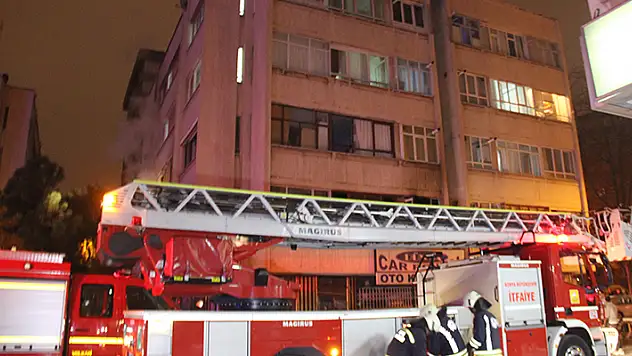 Konya'da 5 katlı apartmanda yangın paniği