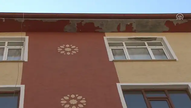 Konya'da 5 katlı bina çökme tehlikesine karşı boşaltıldı