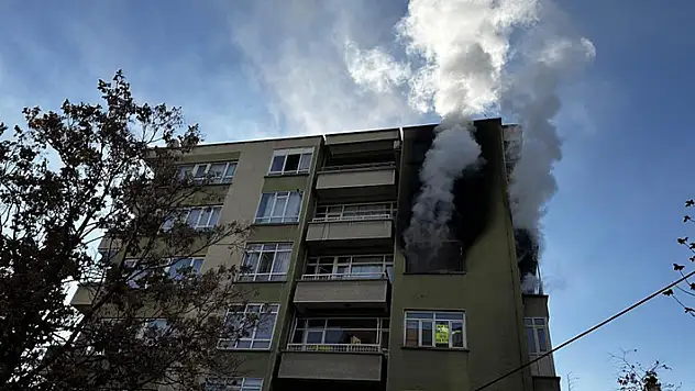 Konya'da 5. kattaki dairede çıkan yangın paniğe neden oldu
