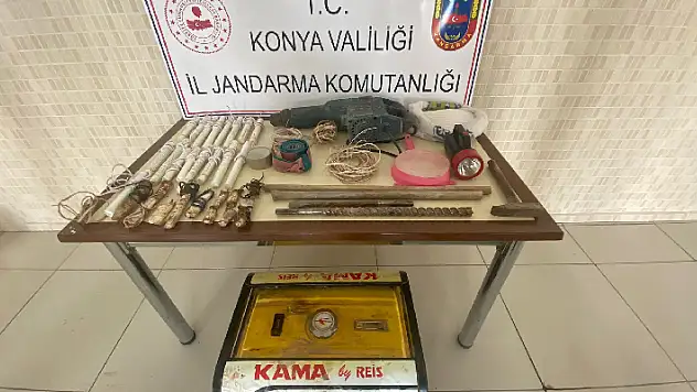 Konya'da 5 kişi kaçak kazıda kullanılan malzemelerle yakalandı
