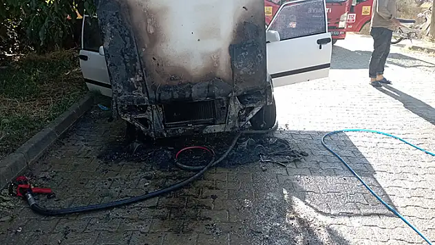 Konya'da 5 otomobil kundaklandı:  1 kişi gözaltına alındı
