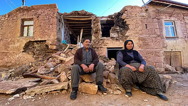 Konya'da, 5.1'lik deprem sonrası hasar tespit çalışmaları sürüyor

